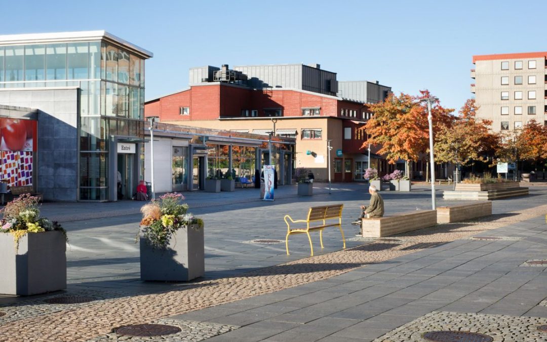 Återbruk i fokus vid renovering av Hjällbo Centrum – material får nytt liv i närområdet