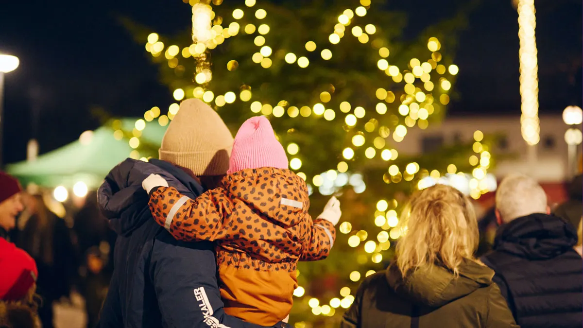 Ett digert julprogram väntar på våra torg.